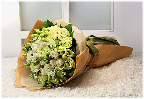 As folhas florais elegantes do envolvimento das flores/presentes, Eco recicl o crepe de papel para a embalagem da flor