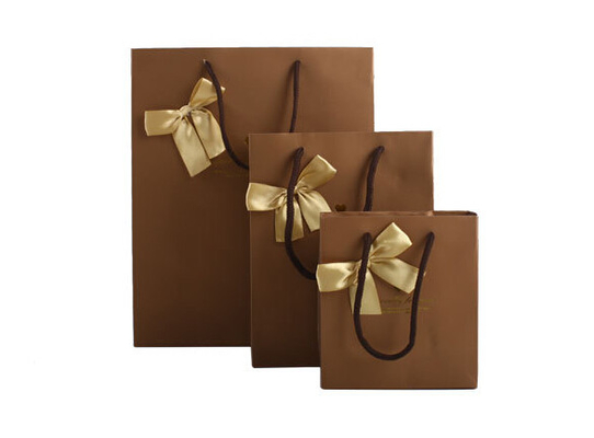 O presente de papel relativo à promoção ensaca/os sacos partido do papel com os punhos para o empacotamento do chocolate